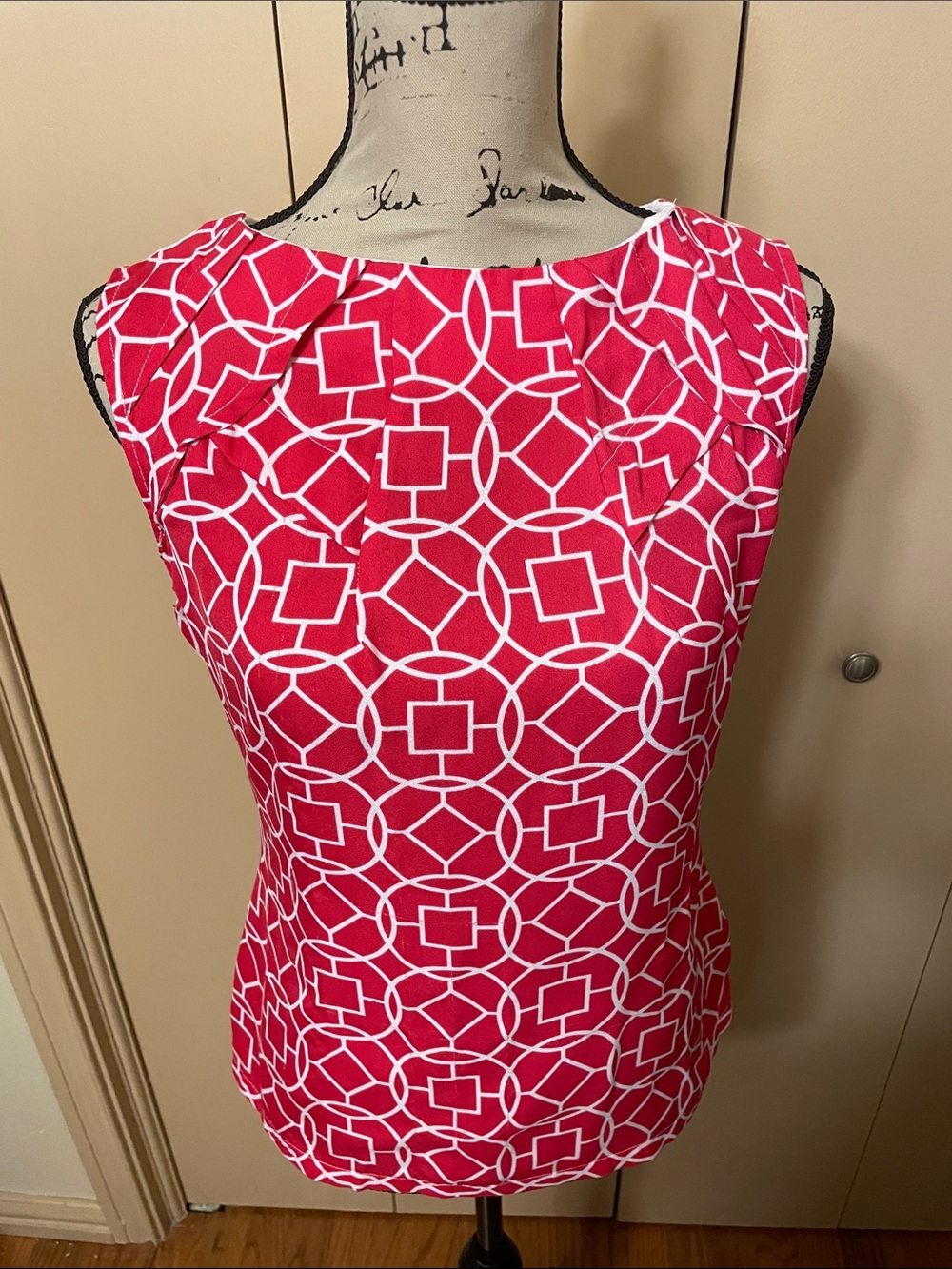 Geometric Print Shell Top - Red & White - Picture 7 of 12